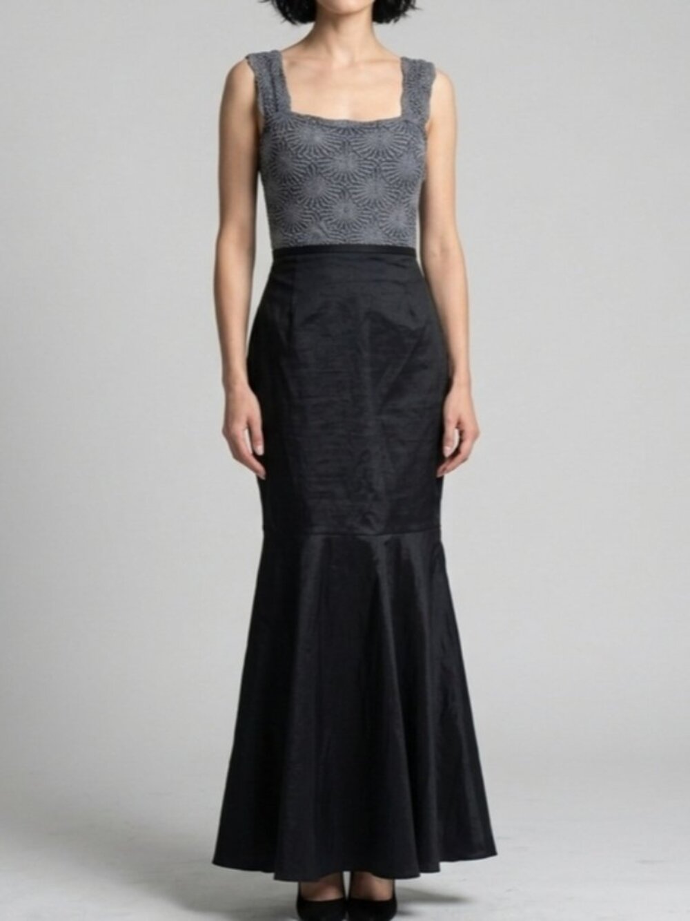 Women's Black Maxi Taffata Skirt size 8 Fits Small To Medium Goth Witchy Vamp